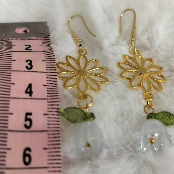 Gold and white Flower - Picture 2 of 4